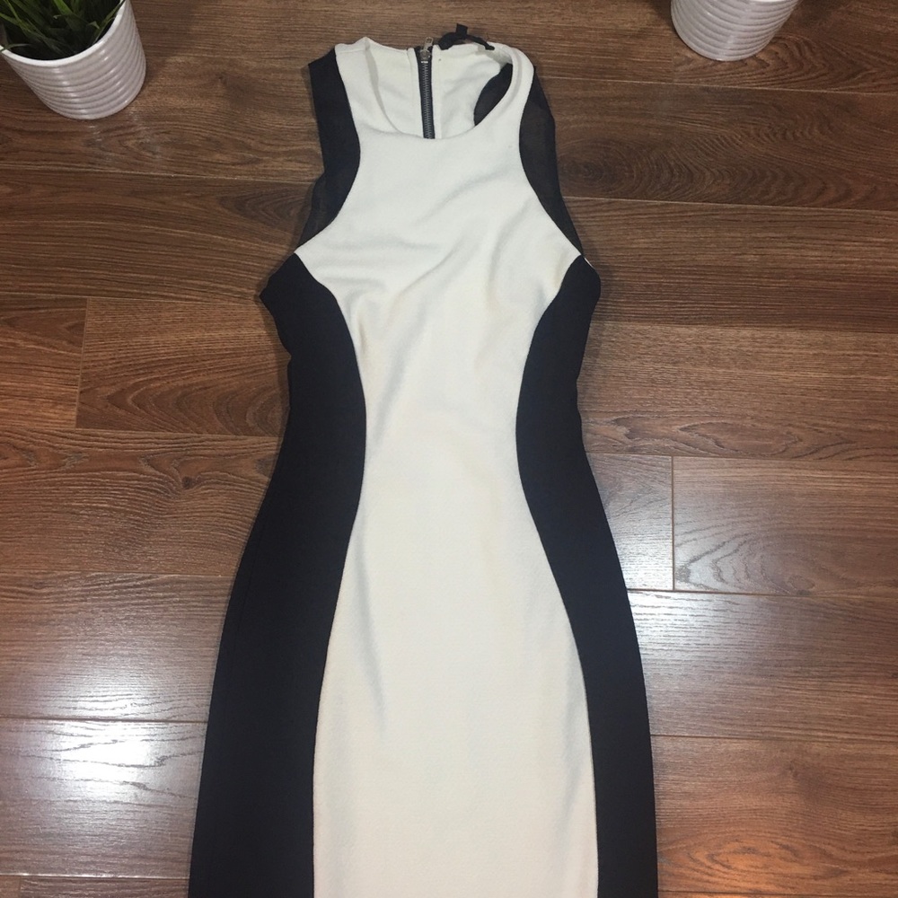 MENDOCINO - Olivaceous Cream & Black Bodycon Dress, Size M